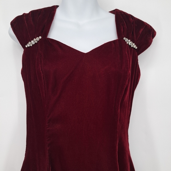 Roberta Vintage Burgundy Velvet Rhinestone Embellished Party Dress - Picture 2 of 7